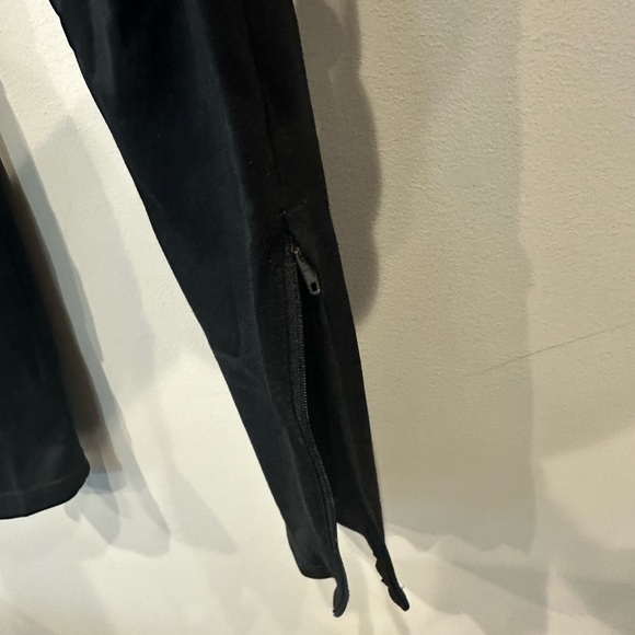 Athletic Nike Dri-fit pants with zipper pockets and zipper ankle bottoms - Picture 3 of 5